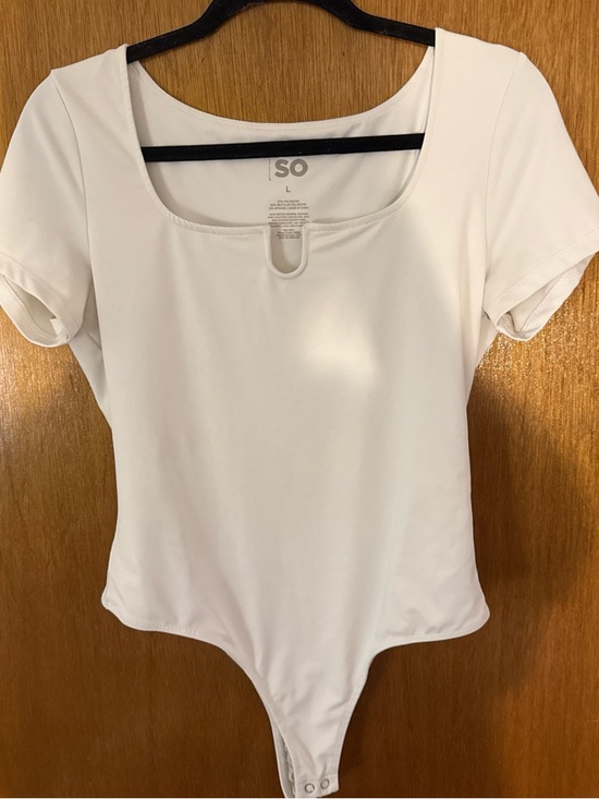 SO Tops - SO White Scoop Neck Short Sleeve Bodysuit with Keyhole